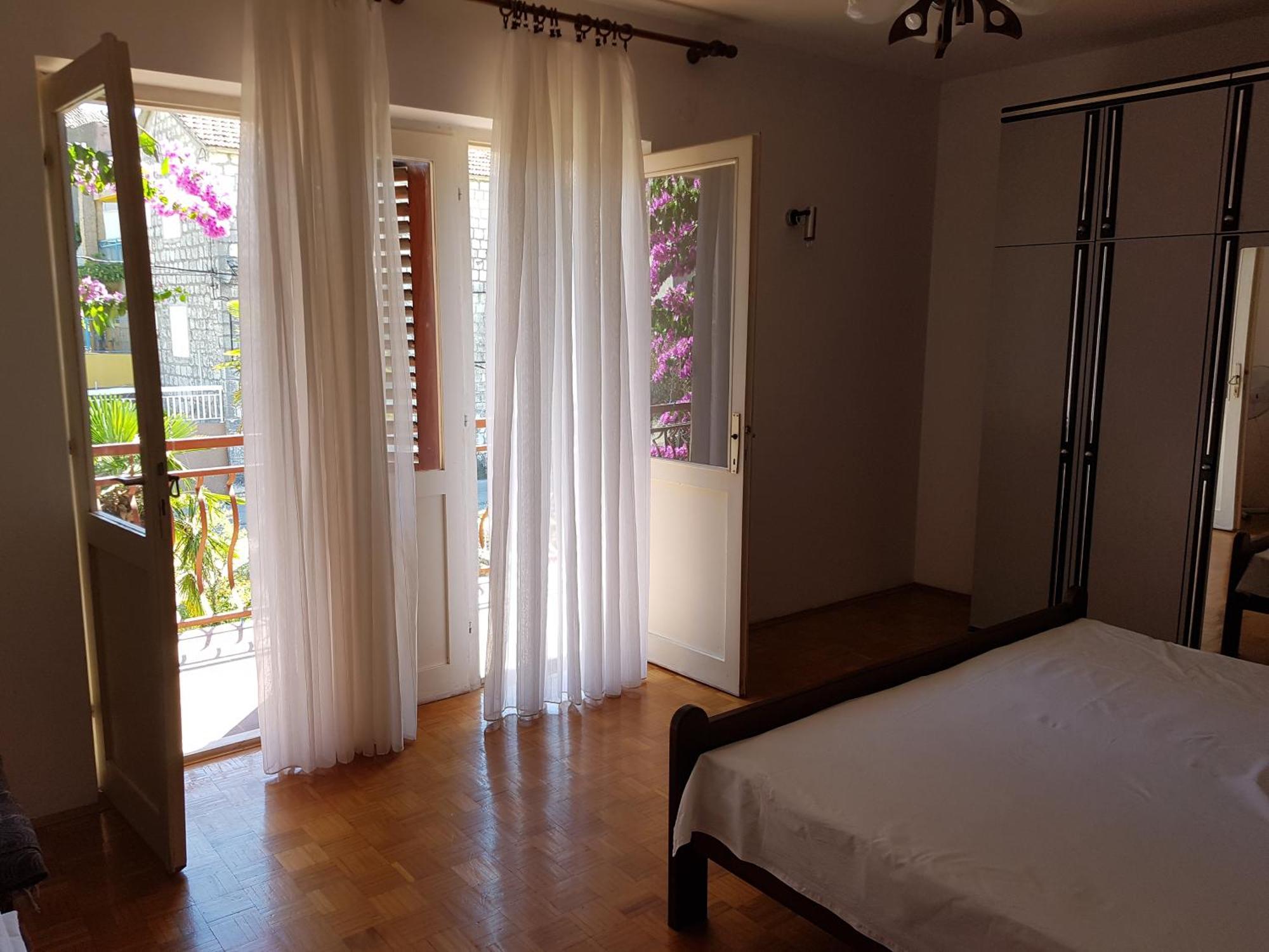 Mravak Apartments โตรกีร์ ภายนอก รูปภาพ