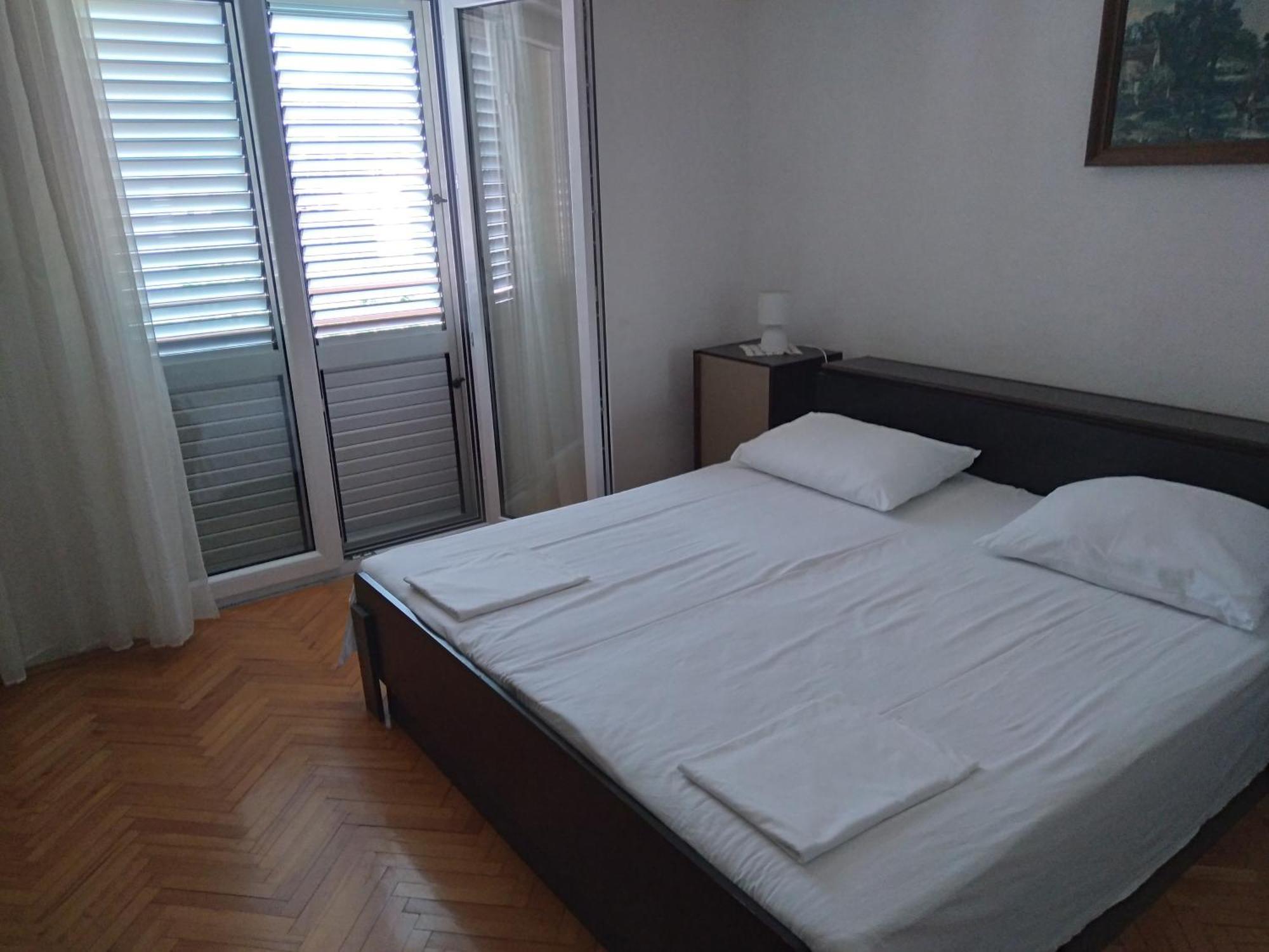 Mravak Apartments โตรกีร์ ภายนอก รูปภาพ
