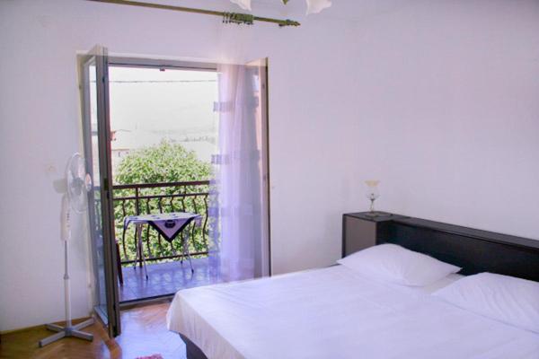 Mravak Apartments โตรกีร์ ภายนอก รูปภาพ