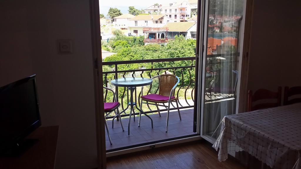 Mravak Apartments โตรกีร์ ภายนอก รูปภาพ