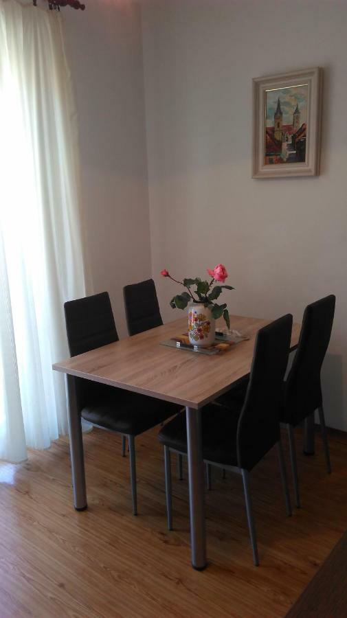 Mravak Apartments โตรกีร์ ภายนอก รูปภาพ