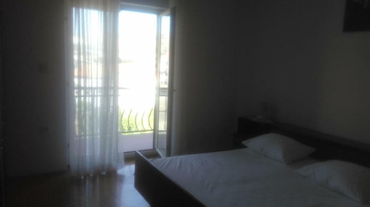 Mravak Apartments โตรกีร์ ภายนอก รูปภาพ